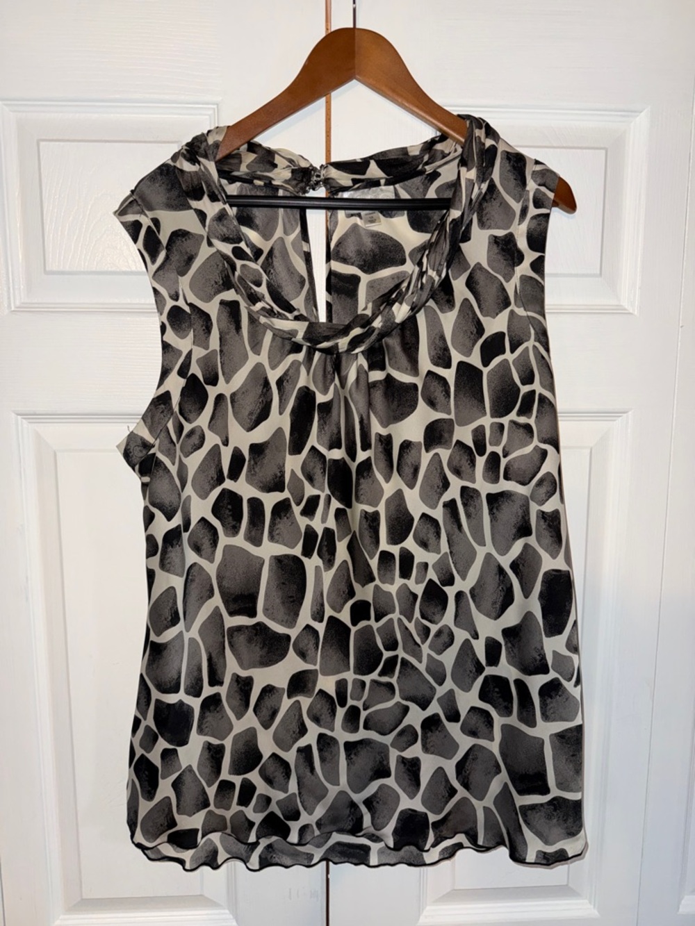 dressbarn Black and Cream Sleeveless Cowl Neck Print Top